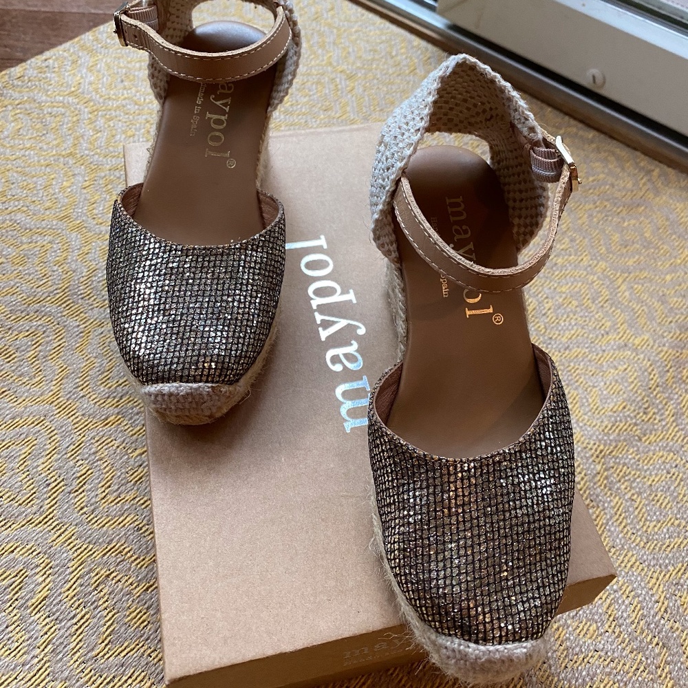 MAYPOL Closed Toe Wedge Espadrille, Size 35 / 5